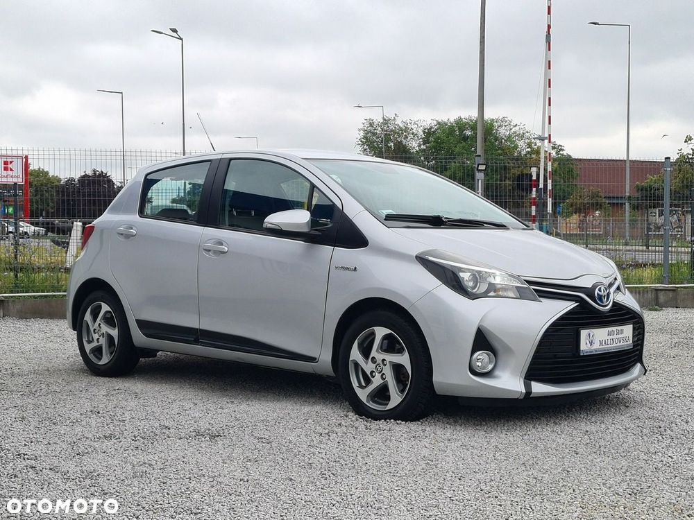 Toyota Yaris Hybrid 100 Life - 9