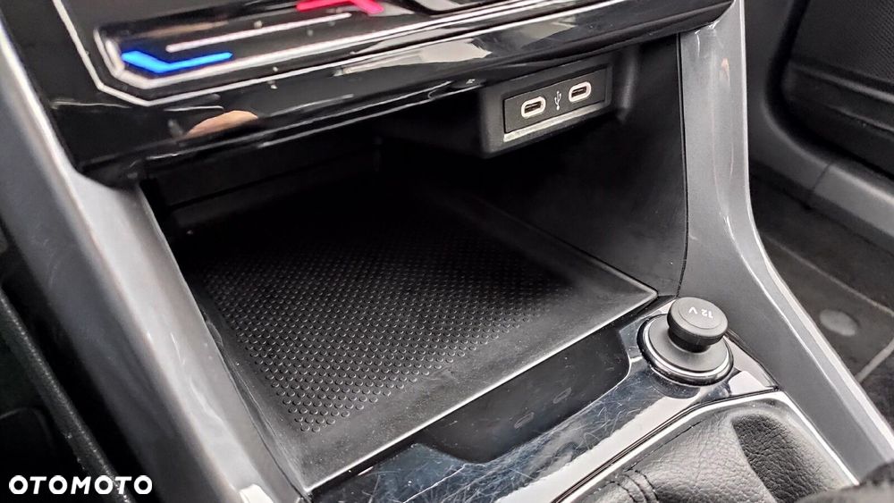 Volkswagen T-Cross - 24