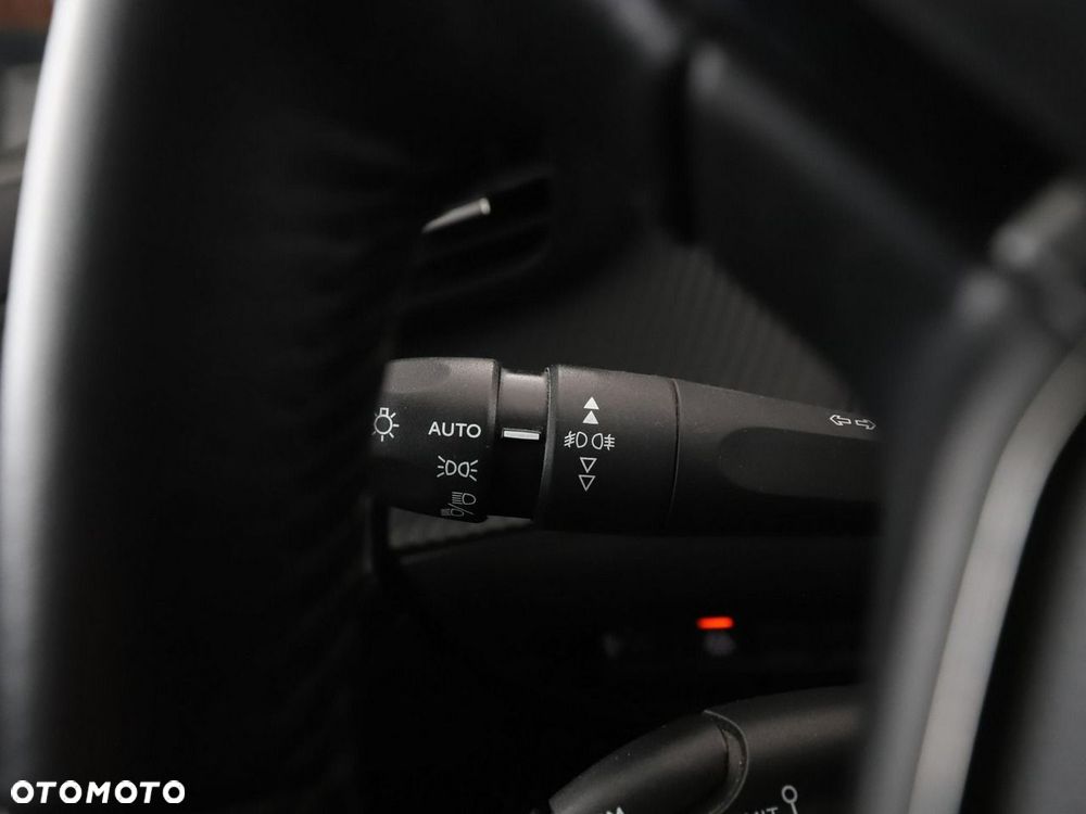 Peugeot 2008 PureTech 100 Allure S&S BVM6 - 33