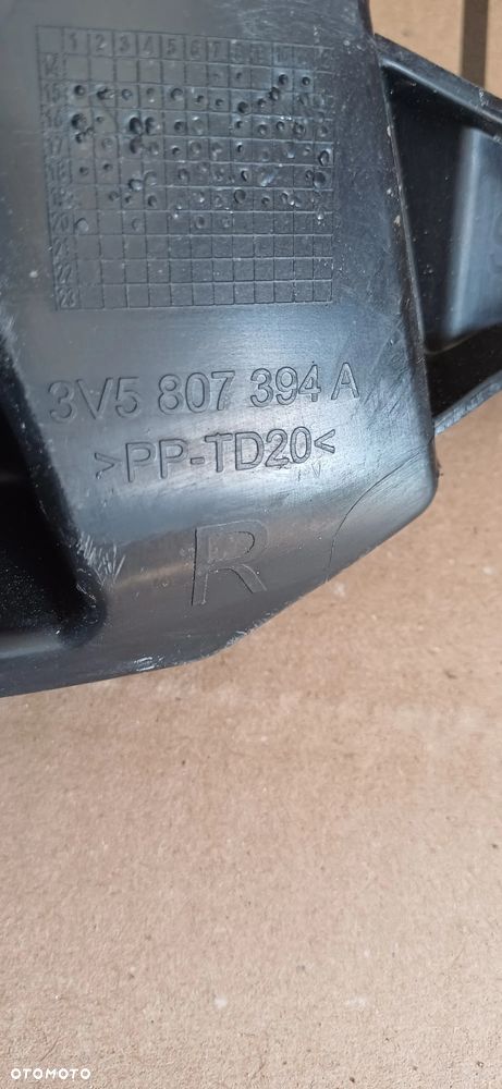 Skoda Superb III 3V sedan dokładka ślizg zderzaka prawy tył 3V5807394 - 2