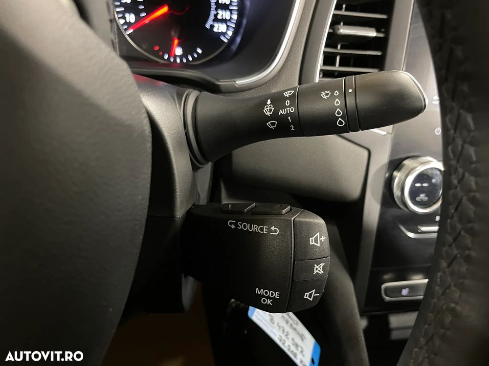 Renault Megane TCe EDC Zen - 21