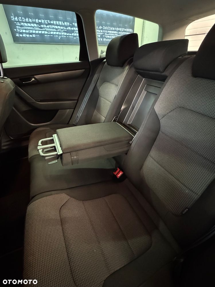 Volkswagen Passat 1.6 TDI Comfortline - 22