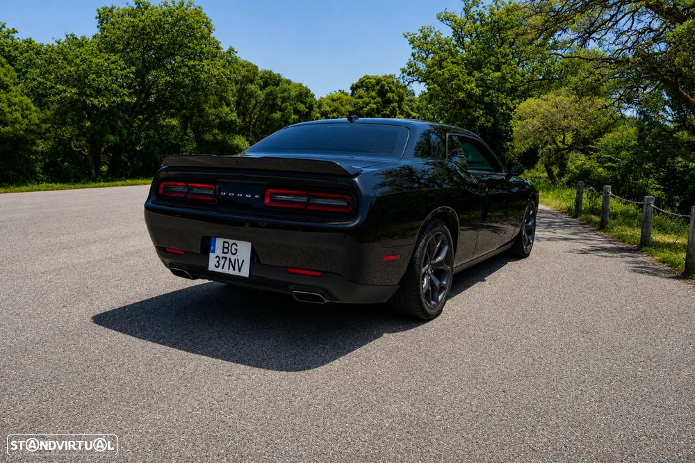 Dodge Challenger Auto SXT Plus - 4