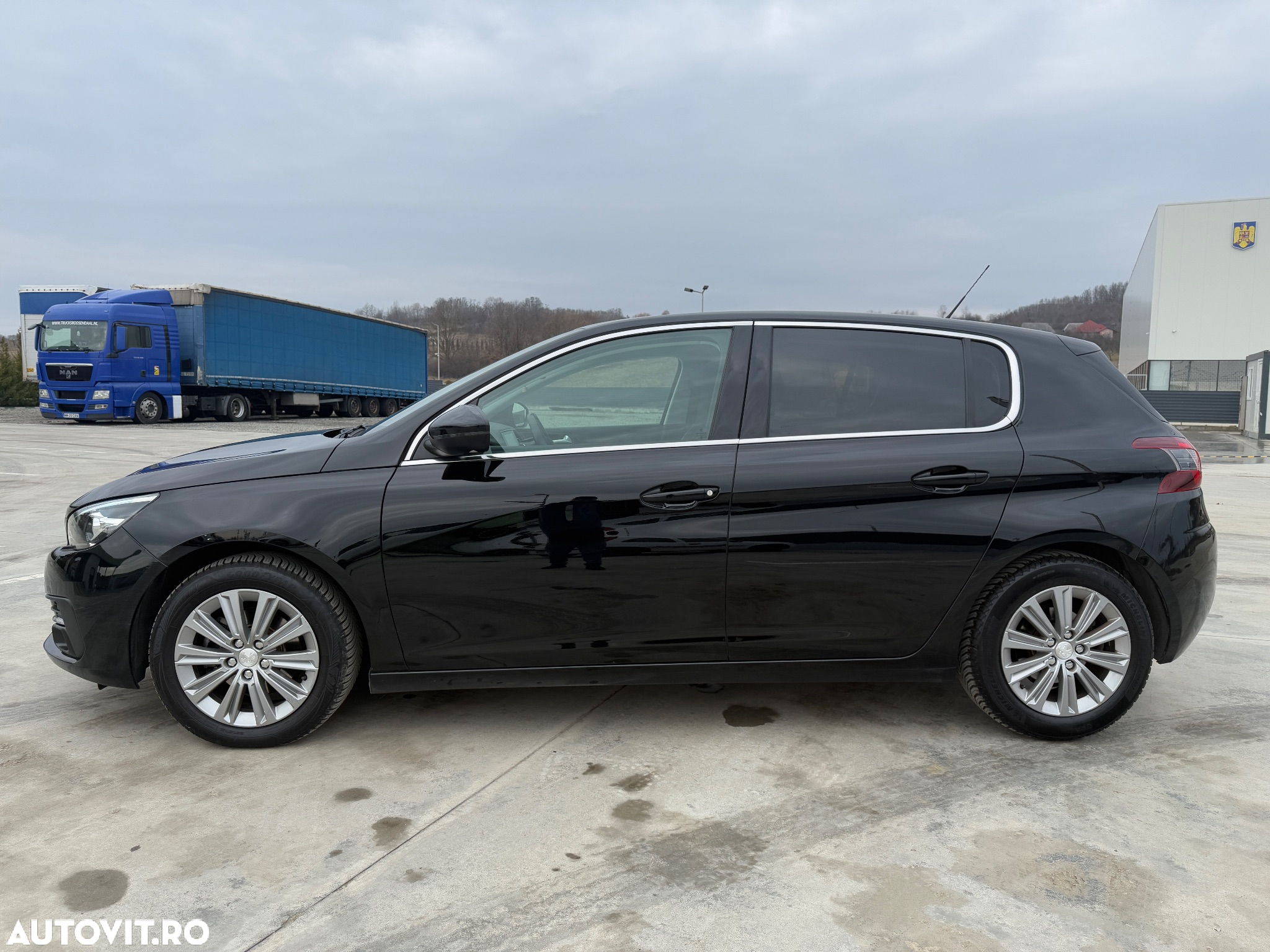 Peugeot 308 1.5L BlueHDI 130 S&S EAT8 Style - 4