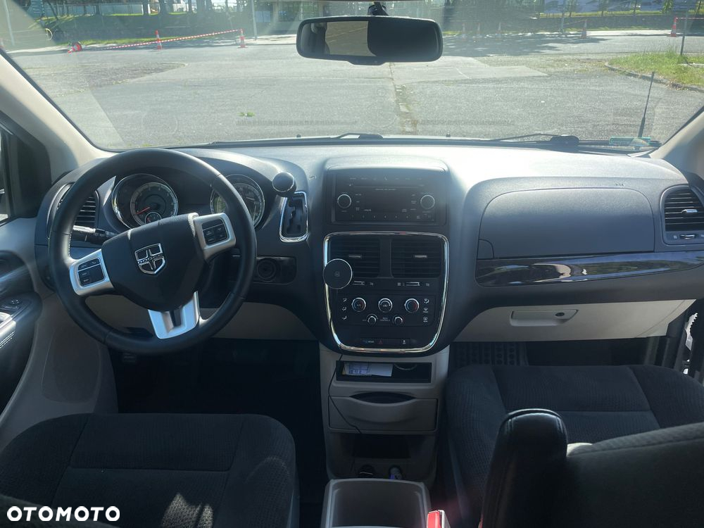 Dodge Grand Caravan - 11
