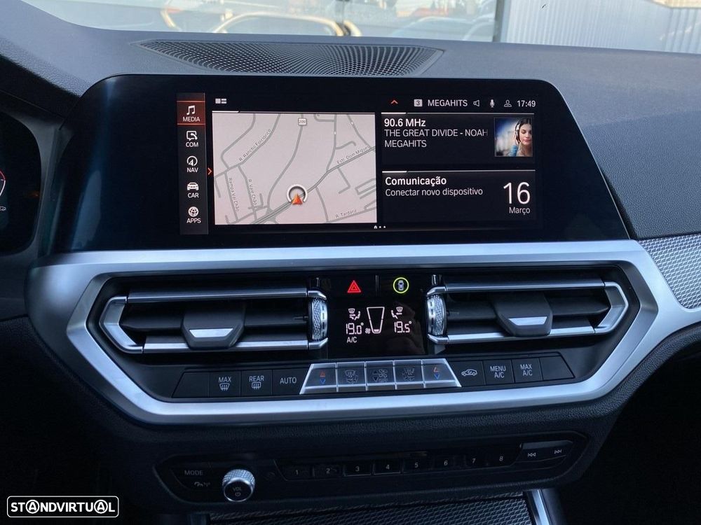 BMW 320 d Pack Desportivo M Auto - 11