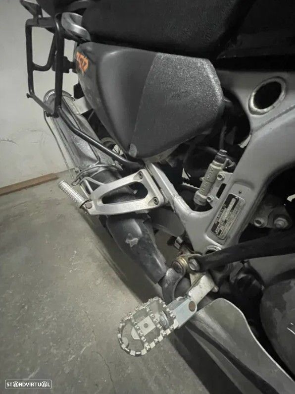 Honda XRV 750 AfricaTwin RD07A - 5