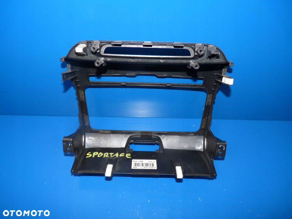 KIA SPORTAGE III RAMKA DESKI KONSOLI RADIA OSŁONA - 2