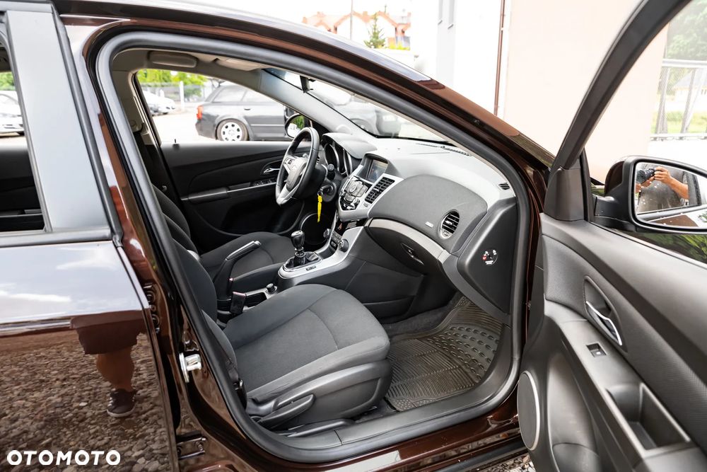 Chevrolet Cruze - 23