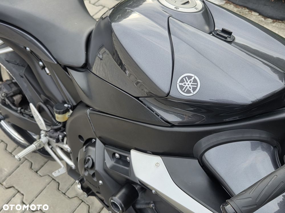 Yamaha R1 - 19
