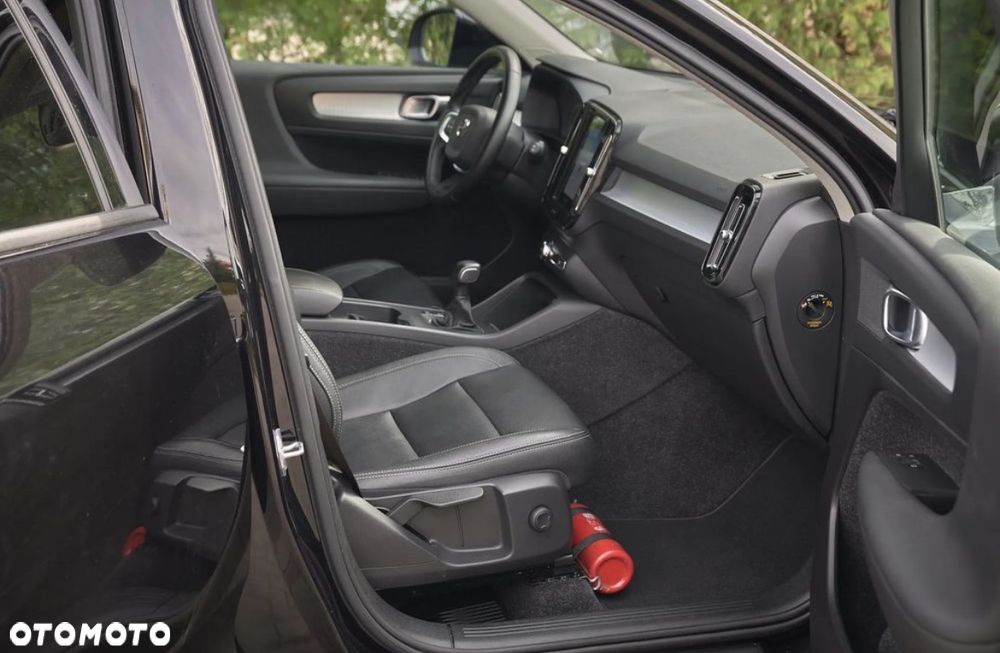 Volvo XC 40 T3 Momentum Pro - 3