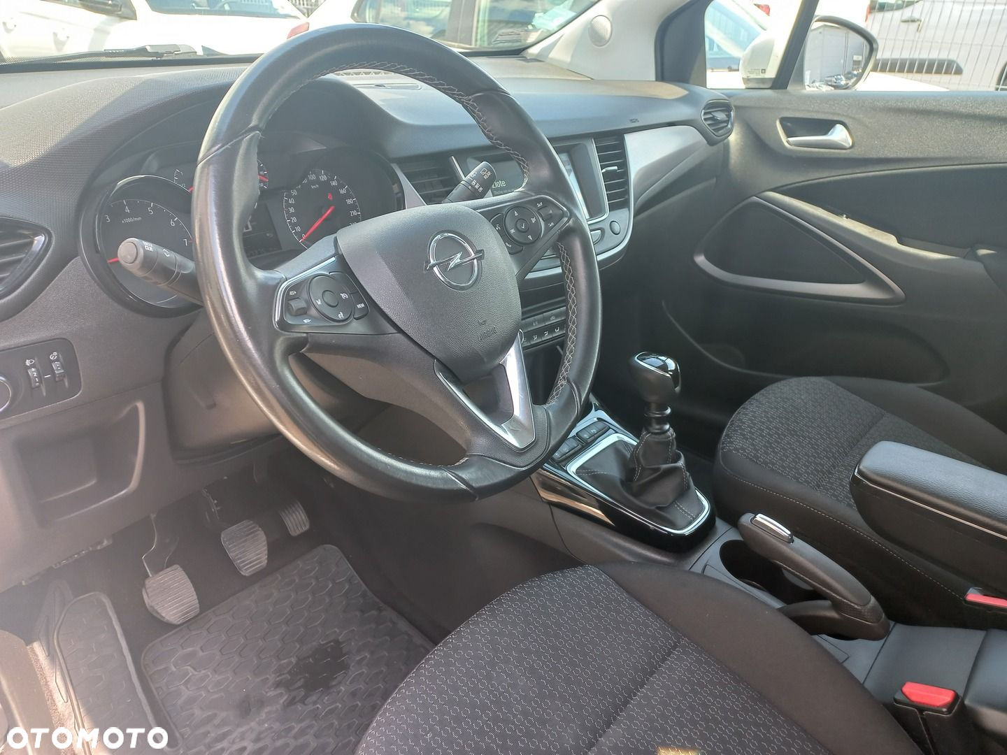 Opel Crossland X 1.2 T Enjoy S&S - 9