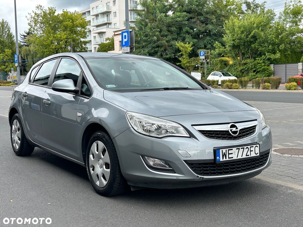 Opel Astra 2012 photo 3