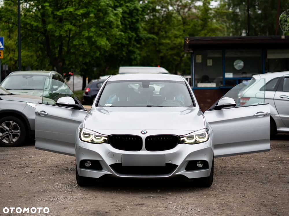 BMW 3GT 330i xDrive M Sport - 2