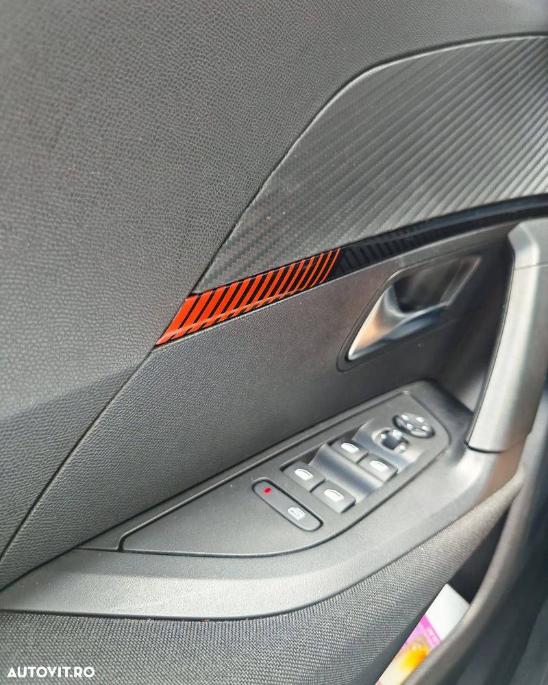 Peugeot 2008 1.2 L PureTech STT Active - 32
