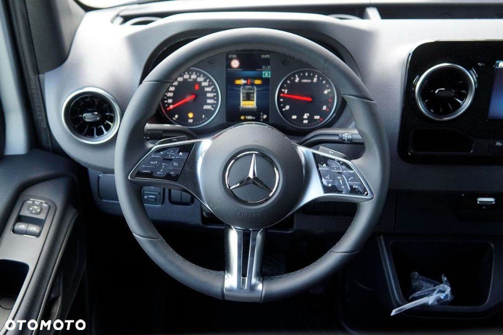Mercedes-Benz Sprinter - 13