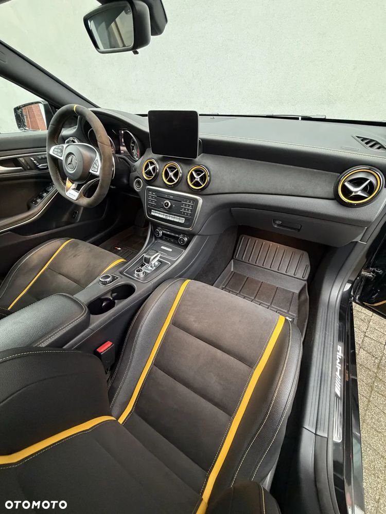 Mercedes-Benz CLA AMG 45 4Matic AMG Sp.sh 7G-DCT Yellow Night Edition - 30