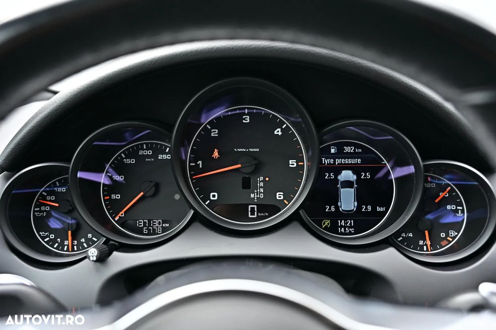 Porsche Cayenne 3.0 L - 22