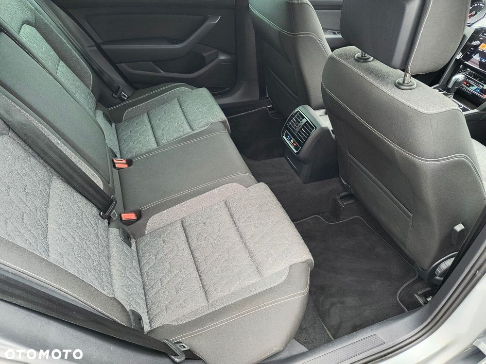 Volkswagen Passat - 16