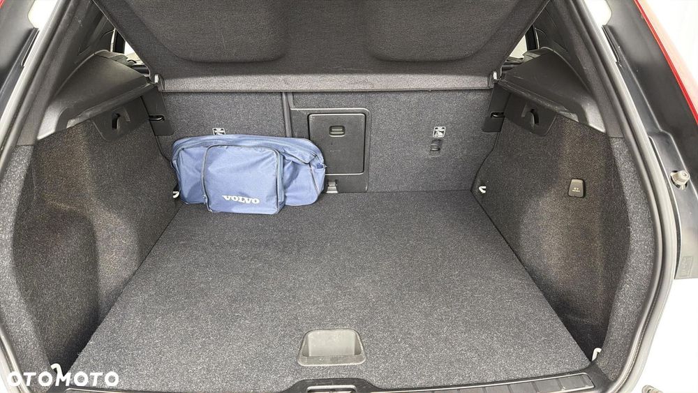 Volvo XC 40 T3 Momentum Pro - 18