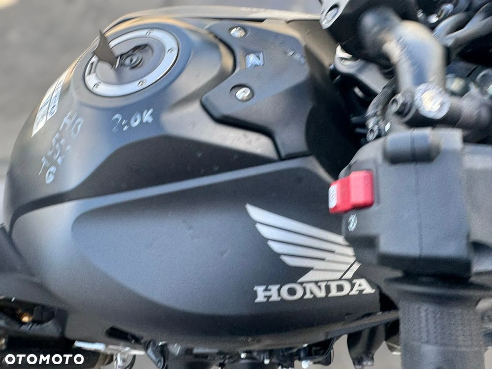 Honda CB - 12