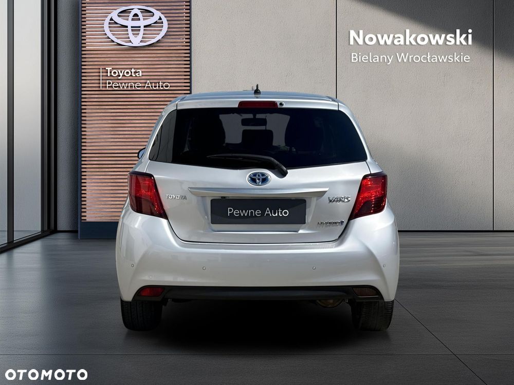 Toyota Yaris Hybrid 100 Premium - 5