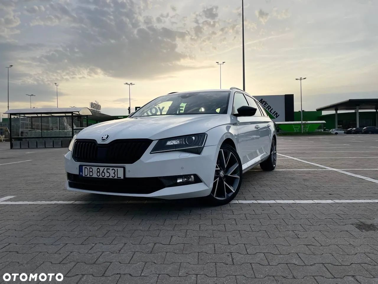 Skoda Superb Combi 2.0 TDI DSG Sportline - 1