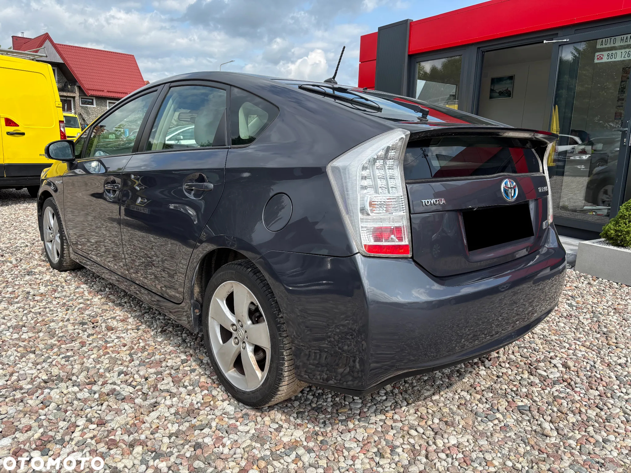 Toyota Prius (Hybrid) Executive - 3