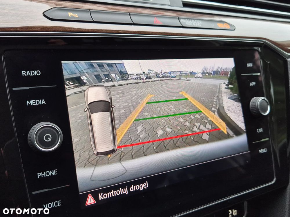 Volkswagen Passat 2.0 TDI BMT Highline - 24