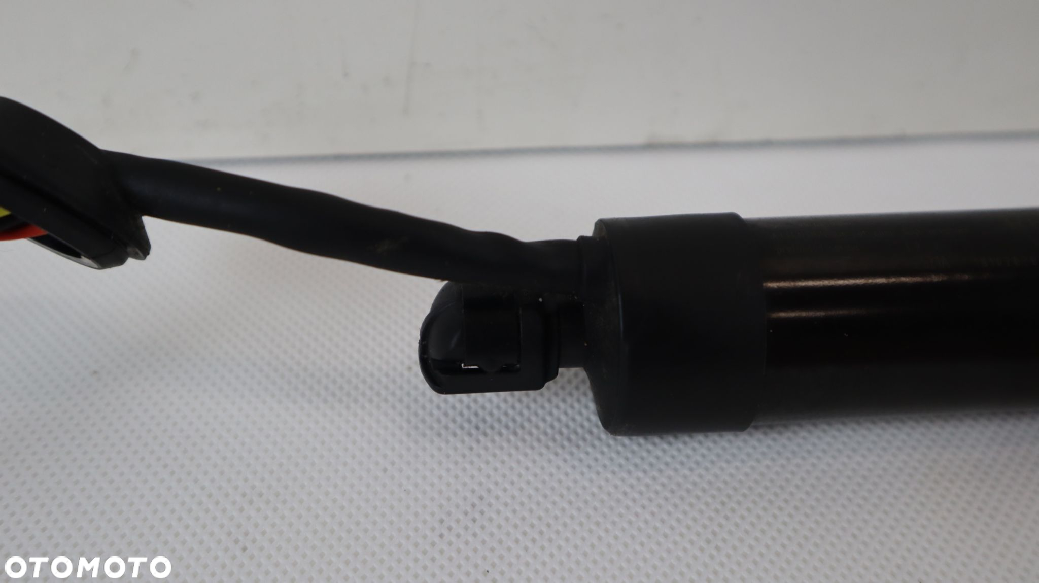 VOLVO XC40 SIŁOWNIK KLAPY BAGAŻNIKA PRAWY 6 PIN 32296297 - 3