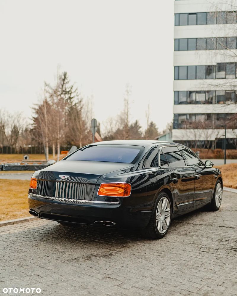 Bentley Flying Spur V8 - 12