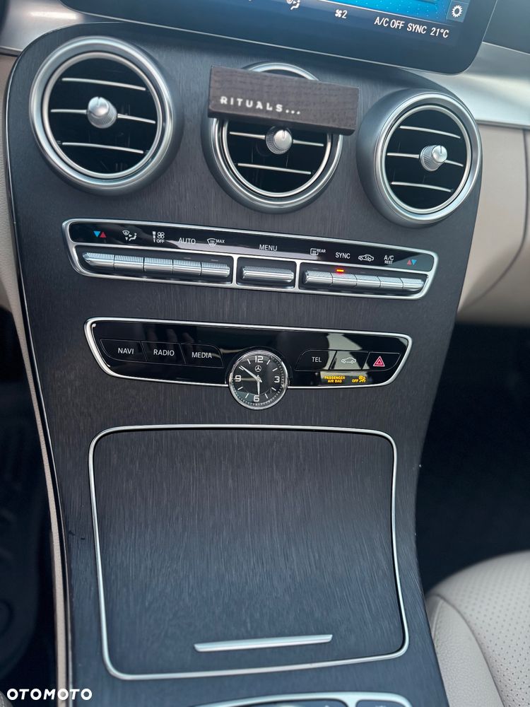 Mercedes-Benz Klasa C 300 4Matic 9G-TRONIC AMG Line - 14