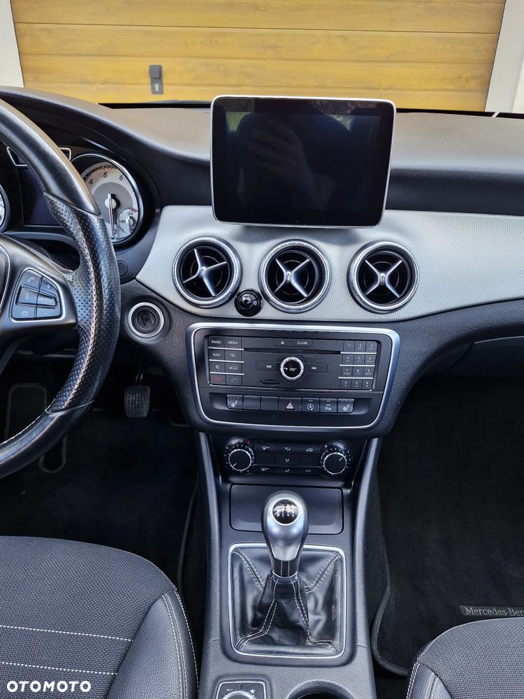Mercedes-Benz CLA 180 Urban - 15