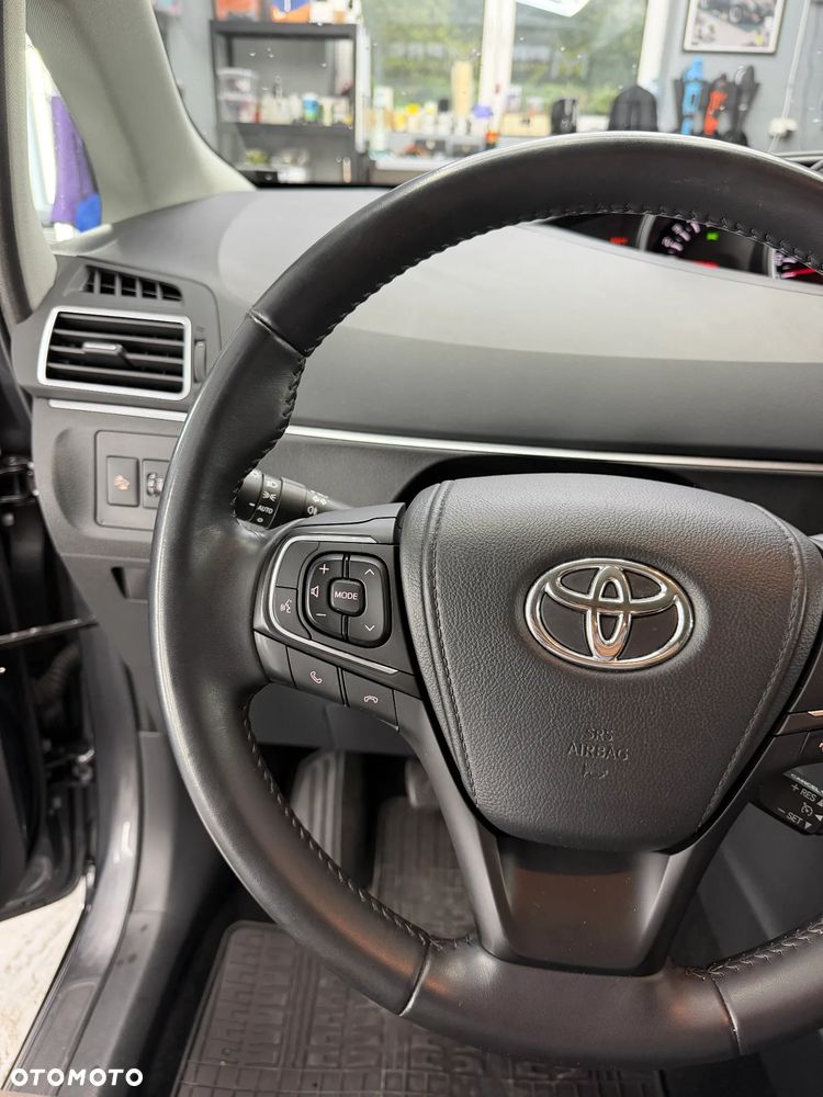Toyota Verso 1.8 Premium 7os - 21