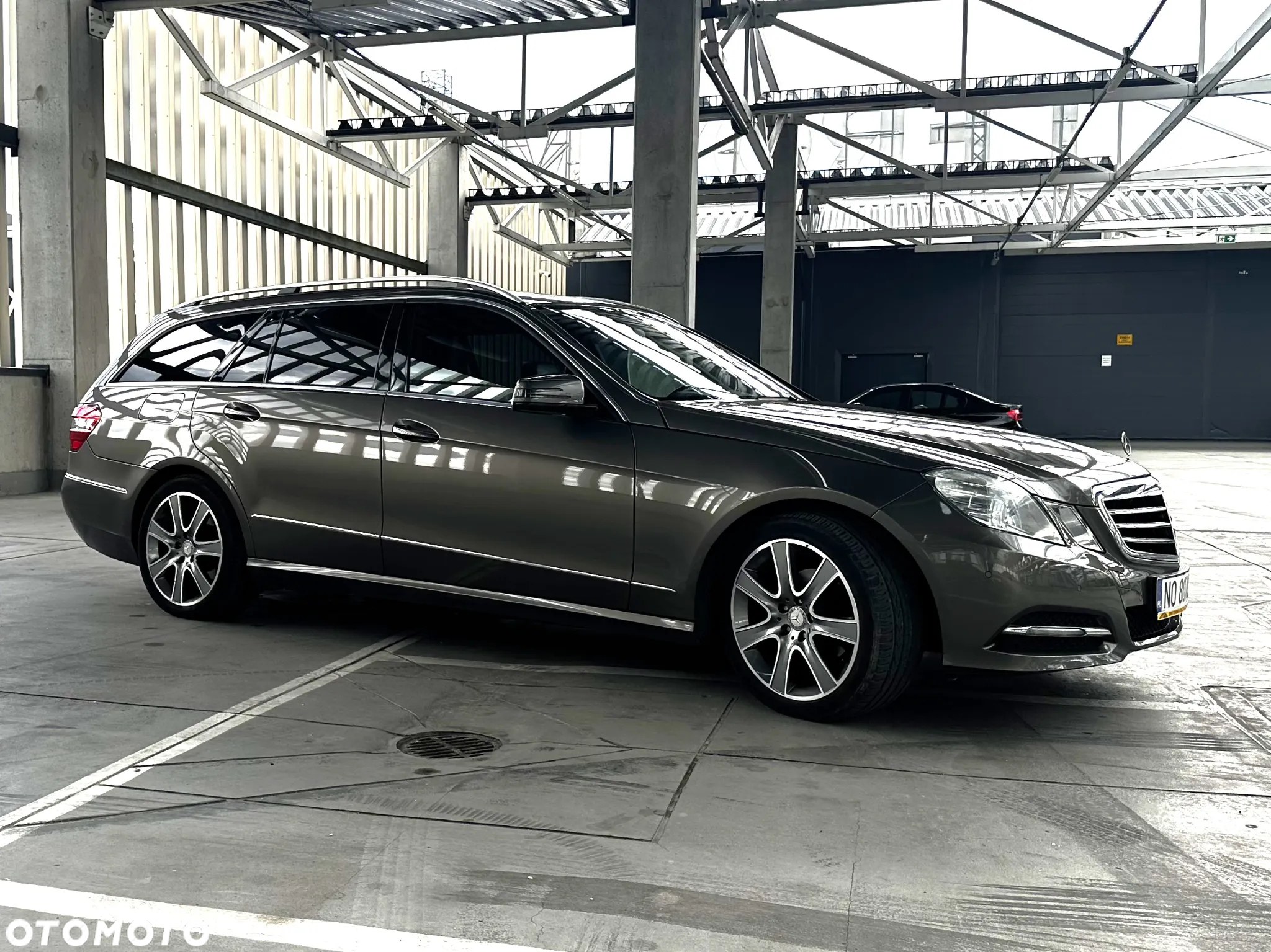 Mercedes-Benz Klasa E 200 T CGI BlueEFFICIENCY 7G-TRONIC Avantgarde - 12