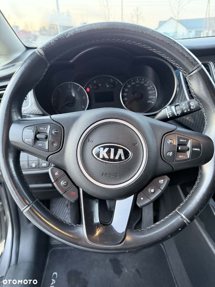 Kia Carens - 31