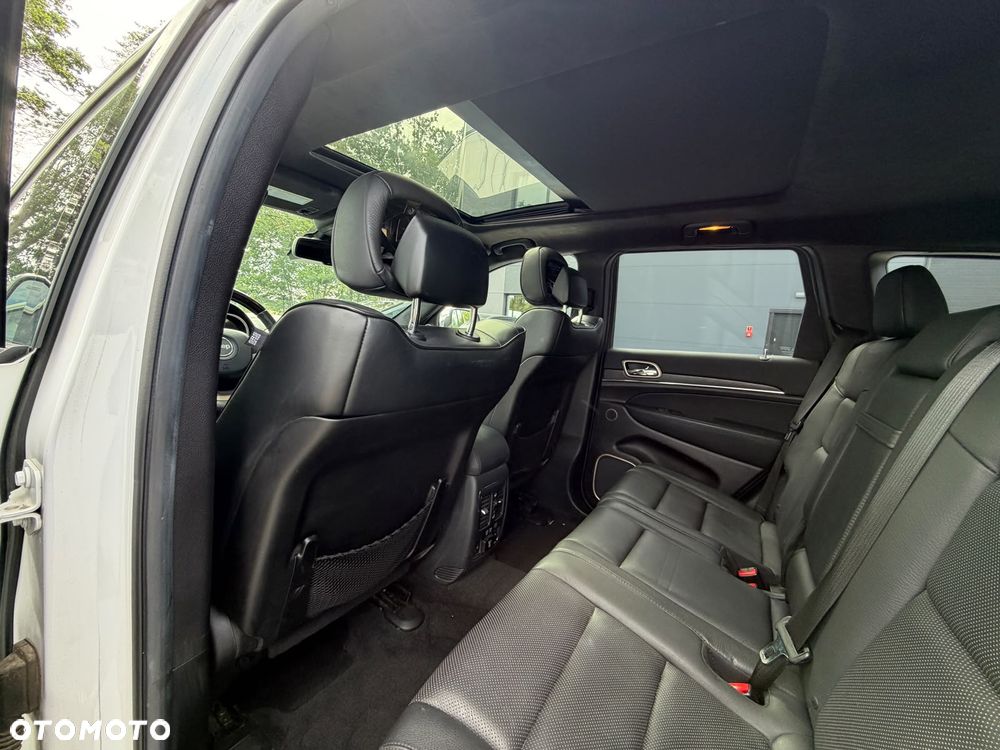 Jeep Grand Cherokee - 21