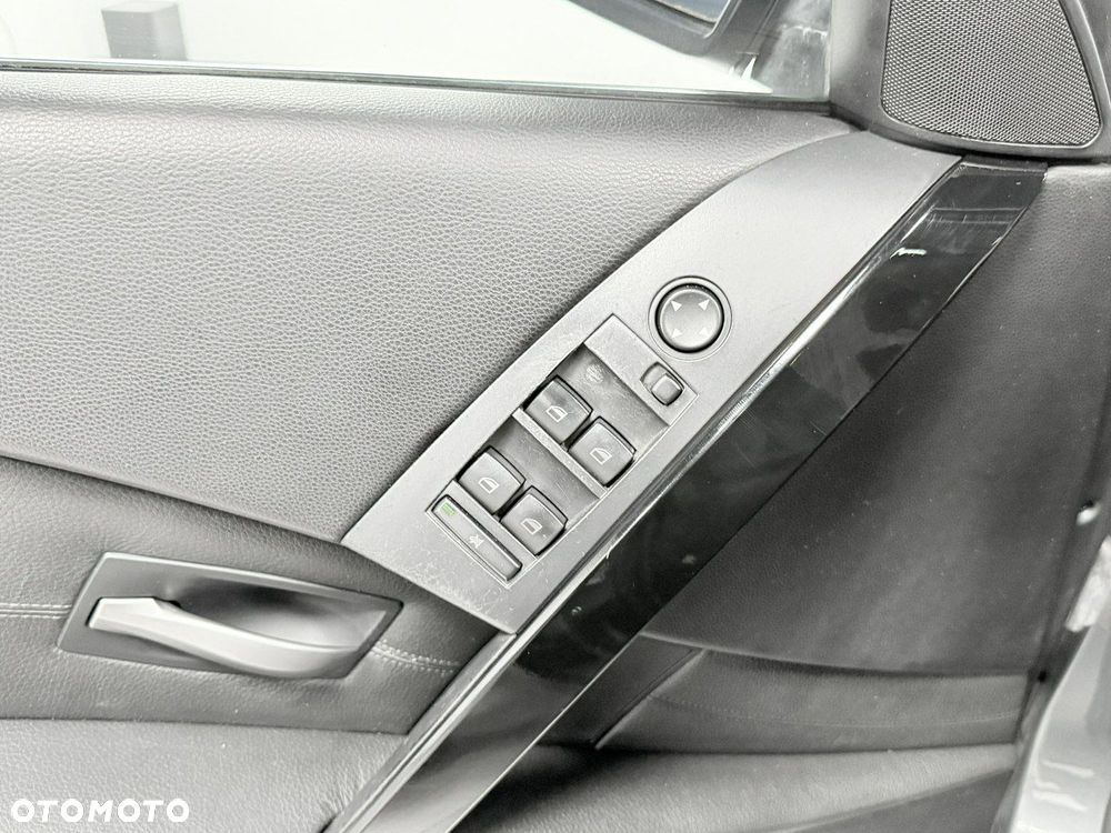BMW Seria 5 520i - 23