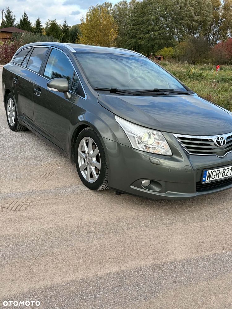 Toyota Avensis - 17