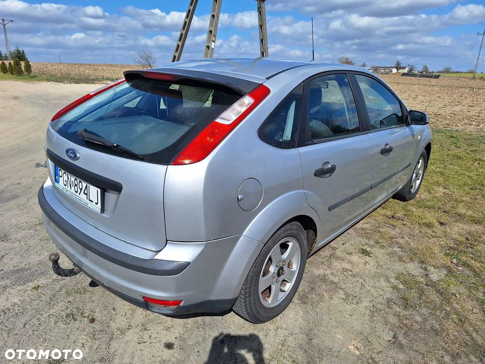 Ford Focus 1.6 16V Ambiente - 2