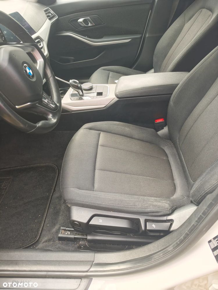 BMW Seria 3 318d - 19
