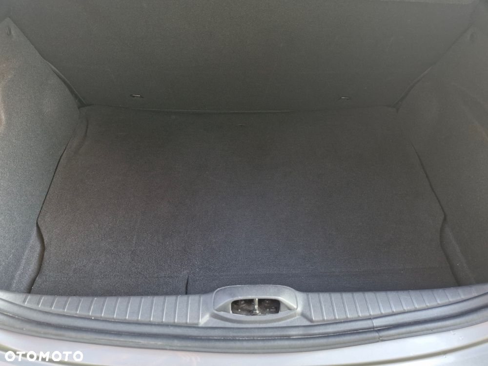 Peugeot 208 - 13