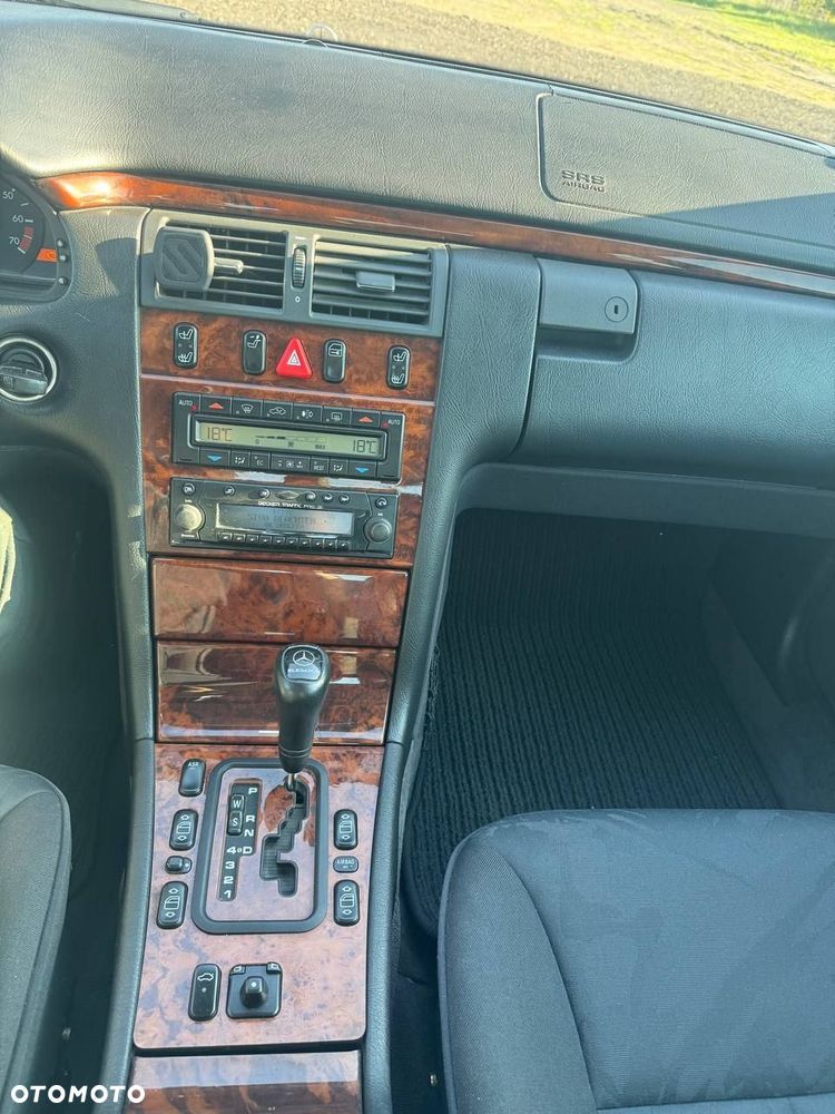 Mercedes-Benz Klasa E - 23