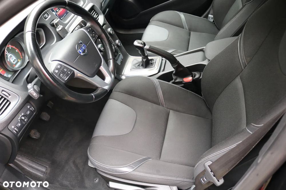 Volvo V40 D4 Drive-E Momentum - 3