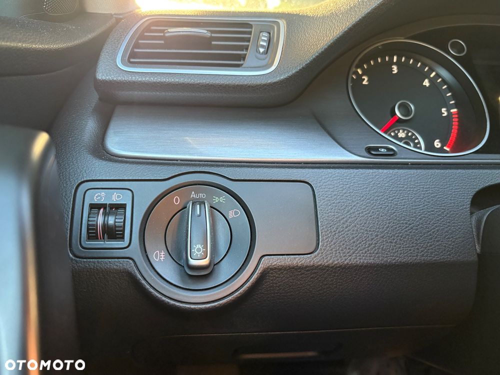 Volkswagen Passat 2.0 TDI Comfortline DSG - 18