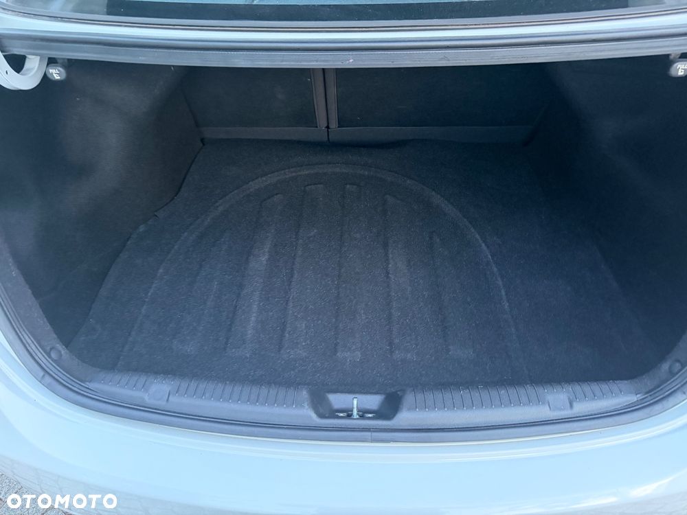 Hyundai Elantra 1.6 Comfort - 20