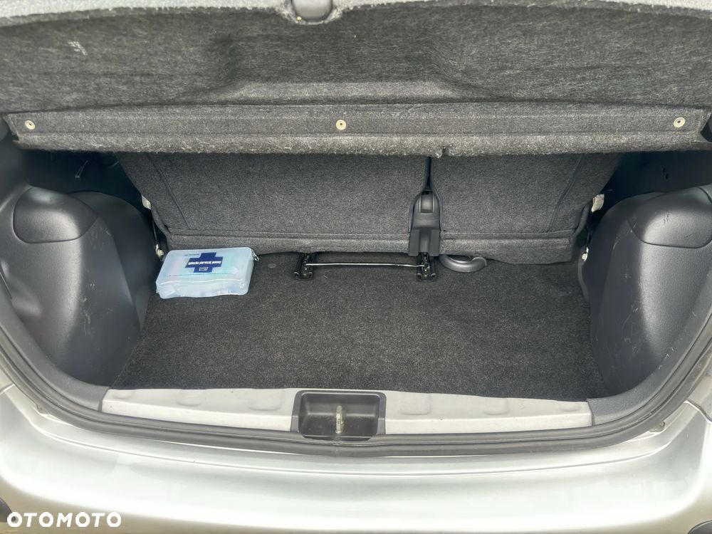 Toyota Yaris 1.0 Base - 14