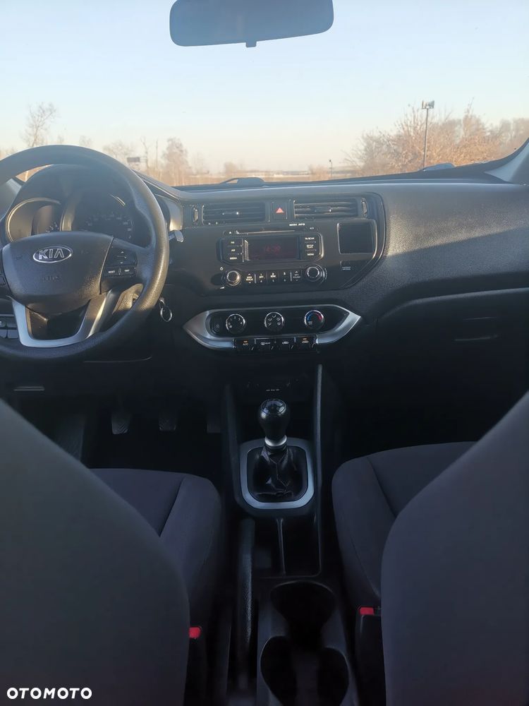 Kia Rio - 12
