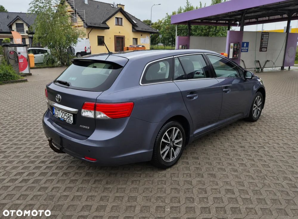 Toyota Avensis 1.6 Comfort - 2