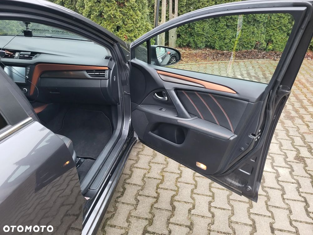 Toyota Avensis 1.8 Premium - 9